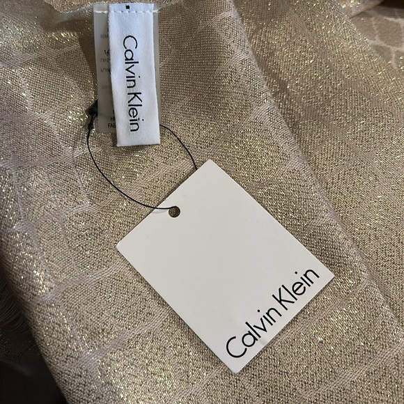 NWT Calvin Klein Wrap/Scarf with Metallic Small Windowpane Design - Picture 6 of 6